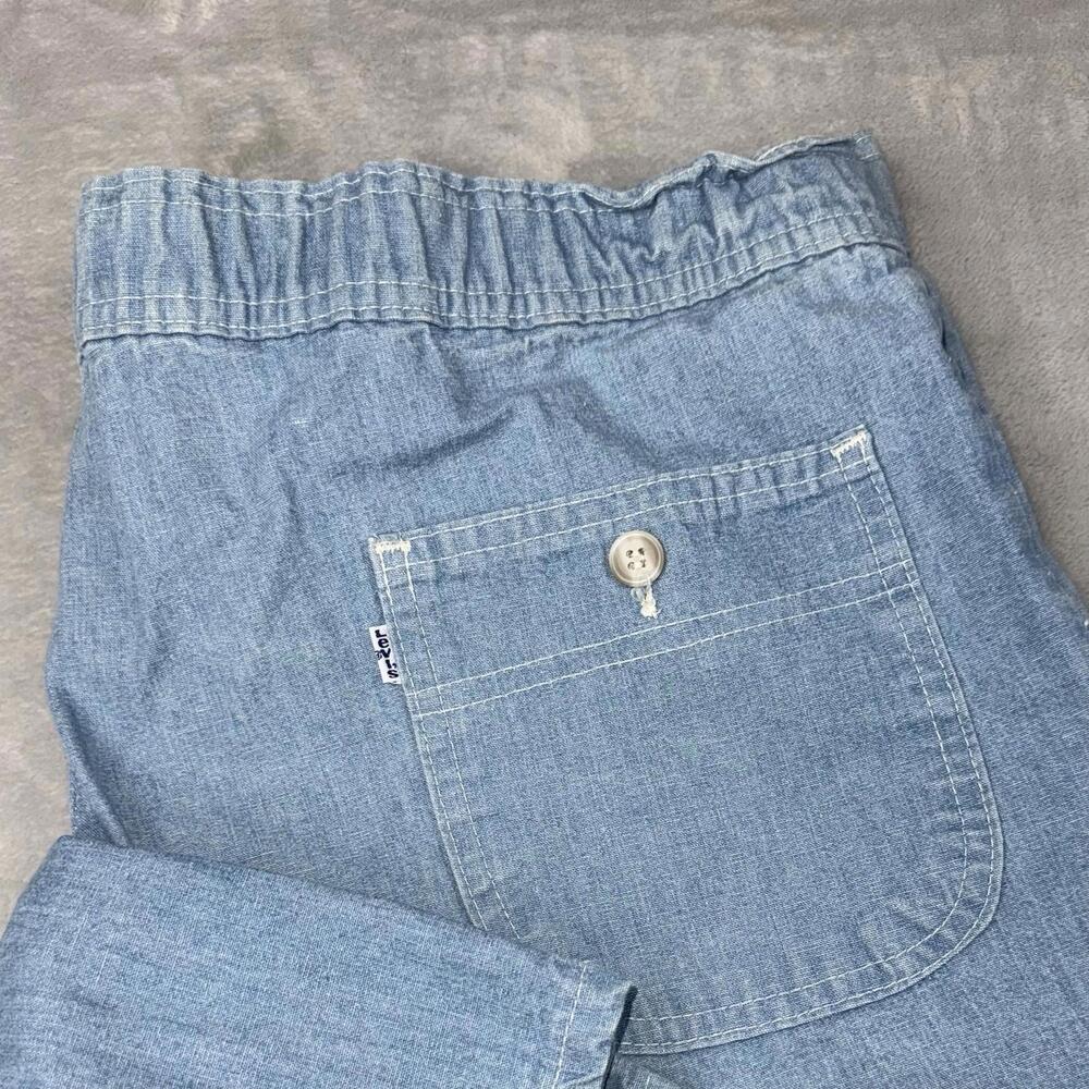 Vintage Levi’s Chambray Pants Light Blue Casual Workwear Men 42x29 USA 1980s